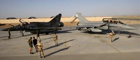 Bojové letouny na základn NATO v Kandaháru. Ilustraní foto