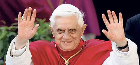 Pape Benedikt XVI stráví v esku ti dny. Jeho papamobil projede Prahou i Brnem.
