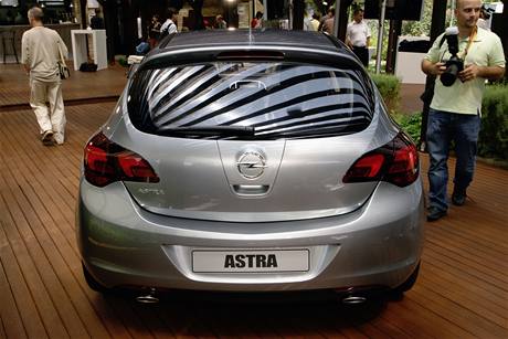 Nov Opel Astra