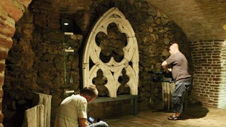 Kamenné gotické fragmenty takzvané královské kaple Panny Marie, která stávala na Dominikánském námstí v Brn
