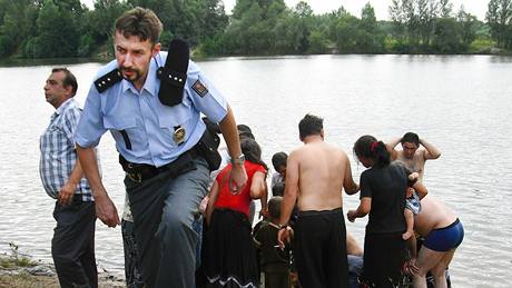 Rumunský chlapec se málem utopil minulou stedu v jednom z Probotských jezer u Staré Boleslavi.
