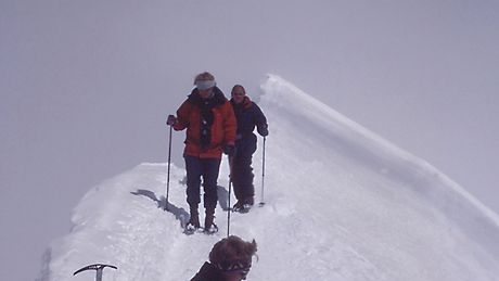 Výstup na Mont Blanc (4 810 m). Sestup po vrcholovém hebenu