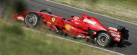 Michael Schumacher testuje v Mugellu vz Ferrari