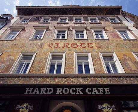 elezstv zde bylo od roku 1855 do roku 1996, o 13 let pozdji pilo Hard Rock Cafe