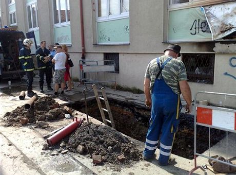 Por plynovodu uzavel Ruskou ulici v prace.