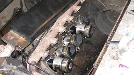 Oprava spalovacího motoru na jae 2008 (motoráek M131.1133) 
