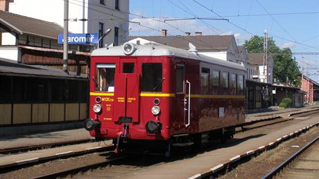 Motoráek Nataa (M131.1133) na trati v Opatovicích nad Labem v kvtnu 2009 