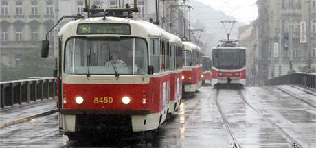 Na Libeský most nepojednou tramvaje, eká ho oprava. (Ilustaní foto)