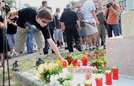 Vzpomnkov akce se zastnil tak student ostravskho gymnzia Jan Buluek, kter pi nehod piel o ob nohy. (8. 8. 2009)
