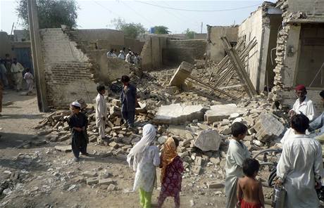 Znien dm, v nm zemela manelka fa pkistnskho Talibanu. (4. srpna 2009)