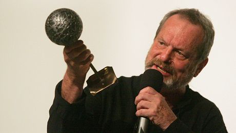 Terry Gilliam na prvním roníku Festivalu nad ekou v Písku pevzal Cenu...