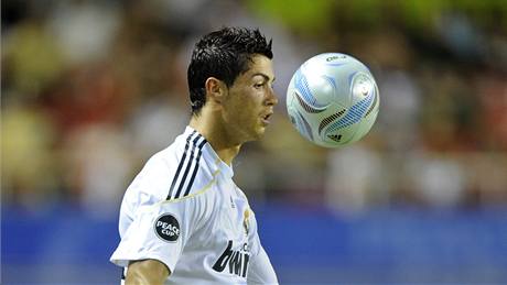 ZACHRÁNÍ REAL? Co není Ronaldo na hiti, madridský velkoklub se trápí. eká na svého zachránce.