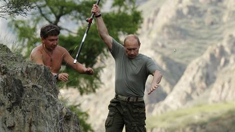Ruský premiér Vladimir Putin si pi svém výletu na Sibi i zalovil v místní...