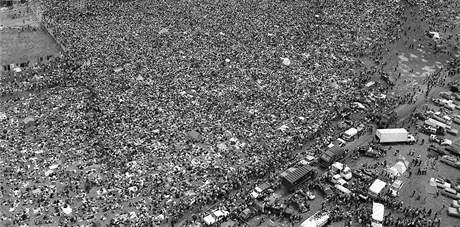 Woodstock v Bethelu v roce 1969 navtvilo 400 000 lid.