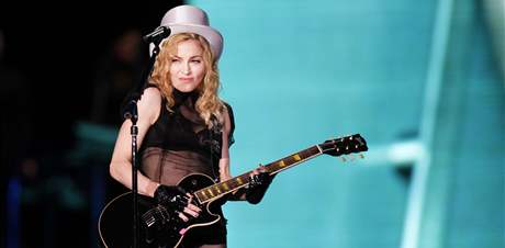 Madonna protáhla svou show a do jedenácti veer, navíc nejspí hrála moc hlasit.