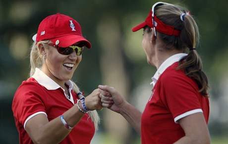 Solheim Cup 2009 - Amerianky Natalie Gulbisov a Brittany Langov.