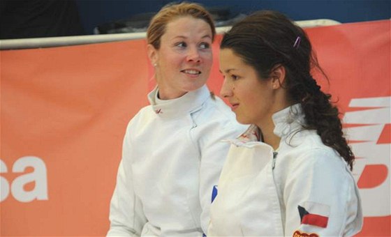 Zatímco Natálie Dianová (vpravo) do finále závodu v Anglii postoupila, zkuená Grolichová (vlevo) nikoliv