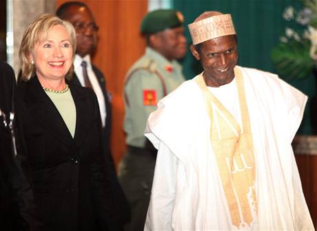 Hillary Clintonov s nigerijskm prezidentem 