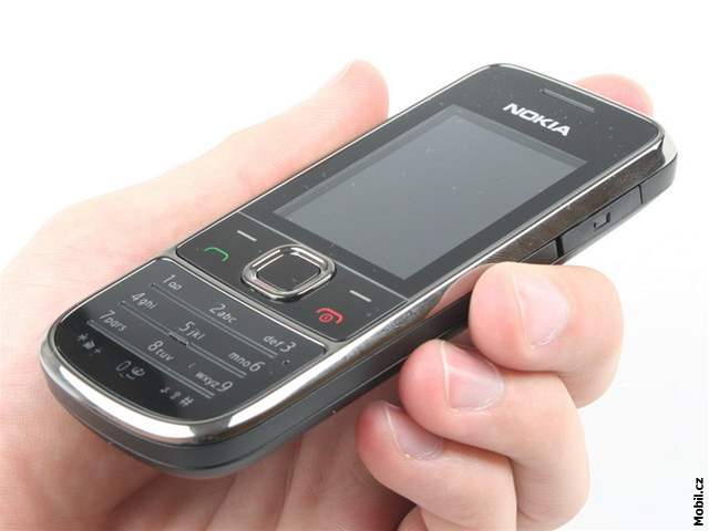 Nokia 2700 se a píli podobá svému draímu bratíkovi.