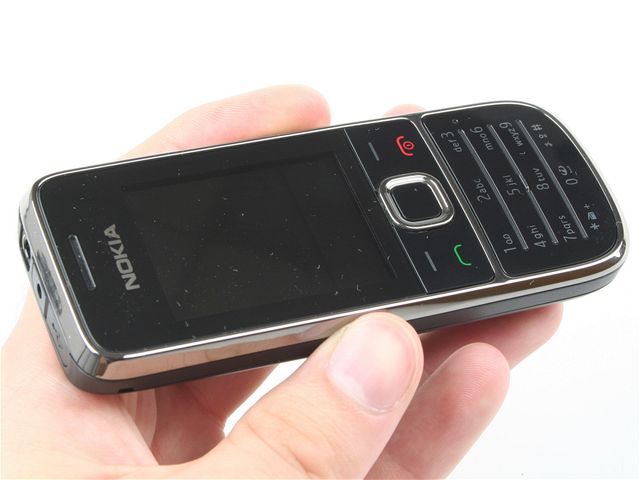 Nokia 2700 se a píli podobá svému draímu bratíkovi.