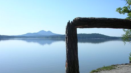 Máchovo jezero s hradem Bezdz - i v ráji burácejí vichry...