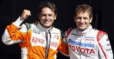 Giancarlo Fisichella (vlevo) a Jarno Trulli, vtz a druh nejrychlej z kvalifikace na Velkou cenu Belgie