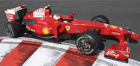 Kimi Rikknen s vozem Ferrari pi tetm trninku Velk ceny Belgie.