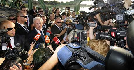 Vztahy mezi Slovenskem a Maarskem jsou nejhorí v novodobé historii. Slovensko odepelo vstup na své území maarskému prezidentovi. (21. srpna 2009)