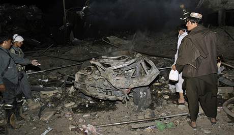 Pi krvavm atenttu v jihoafghnskm Kandahru zemely destky lid (25. srpna 2009)