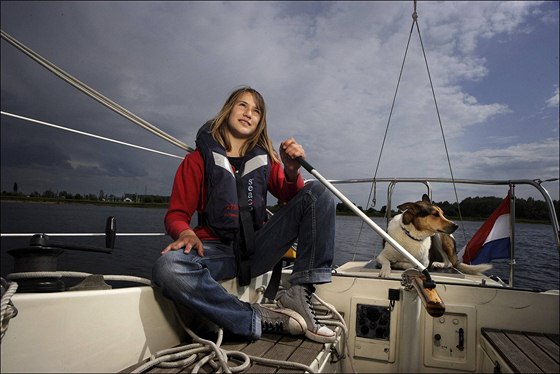 Laura Dekkerová chce na jacht obeplout svt