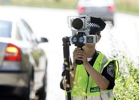 Laserový radar mí s pesností 3 kilometr v hodin a do vzdálenosti 350 metr.