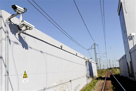 Skener na nkladn vlaky na elezninm pechodu Maovce