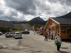 Slovensko. U lanovky na Lomnick tt