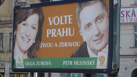 Olga Zubová a Petr Hulínský. Pedvolební billboard SSD a DSZ; Praha, srpen 2009.