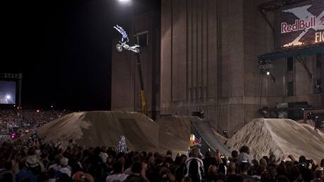 Nate Adams pi Red Bull X-Fighters  v Londýn