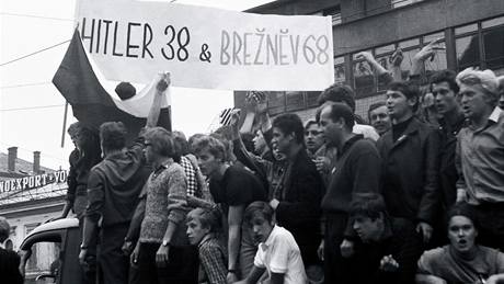 21. srpen 1968 v Brn - protesty ped hlavním nádraím