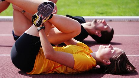 Monika Kluáková s trenérem Honzou - stretching