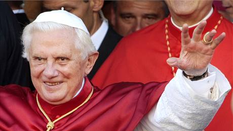 Pape Benedikt XVI. z téhle kníky asi nebude mít radost.