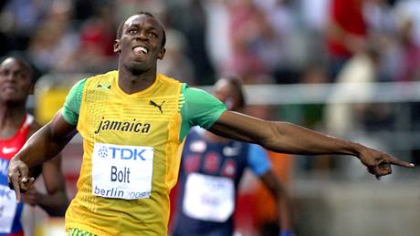 Usain Bolt dobíhá dvoustovku na MS v Berlín. (20. srpna 2009)