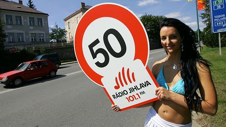 Na maximální povolenou rychlost upozorovaly v Jihlav idie netradiní znaky.