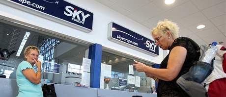Na letitích zstaly po krachu SkyEurope tisíce klient. Ilustraní foto