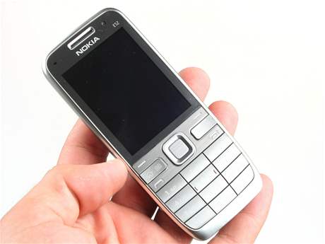 Nokia E52  jeden ze smarthphon, jeho cena na eském trhu výrazn poklesla