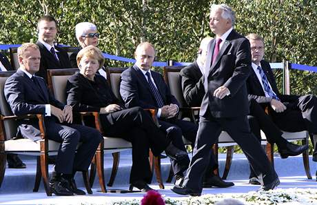 Na ceremonii k 70. vro zatku 2. svtov vlky dorazili bval spojenci i neptel (1. z 2009)