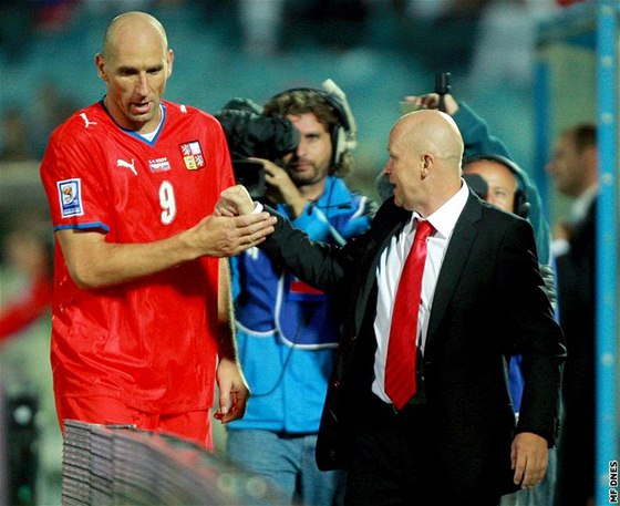 Jan Koller pi svém posledním reprezentaním zápase na Slovensku.