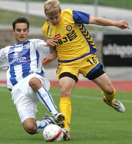 st nad Labem - Jihlava: Jan Franc (vlevo) a Matj Vydra bojuj o m