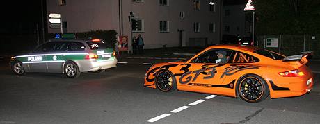 astnkm zvodu Diamond Race vydali v nmeckm Weidenu jejich auta. Policie je vyprovodila k hranicm (6. z 2009)