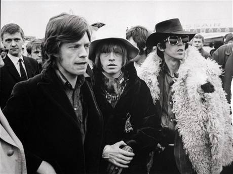 Rolling Stones v roce 1967 (zleva Mick Jagger, Brian Jones, Keith Richards)