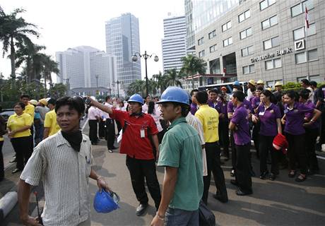 Zemtesen vyhnalo z budov v metropoli Jakart stovky lid (2. z 2009)