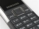 Recenze Samsung E1120 telo