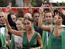 Filmov festival v Bentkch 2009 - rnsk reisrka Shirin Neshatov (tet zprava) s vpravou k filmu eny bez mu